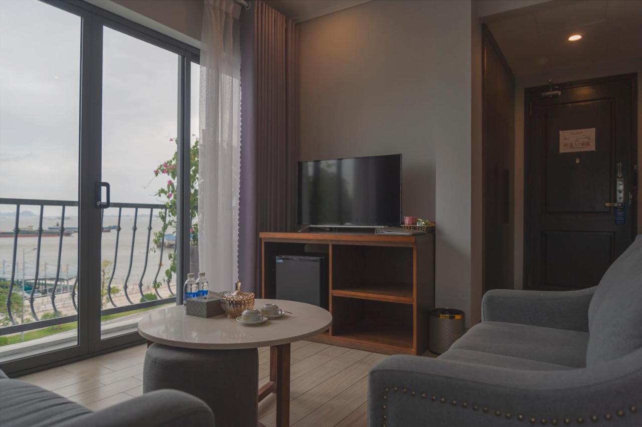 הלונג The Confetti Hotel מראה חיצוני תמונה